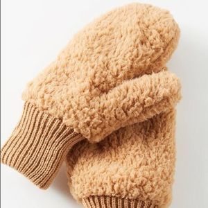 UO / Urban Outfitters Teddy Gloves Mittens